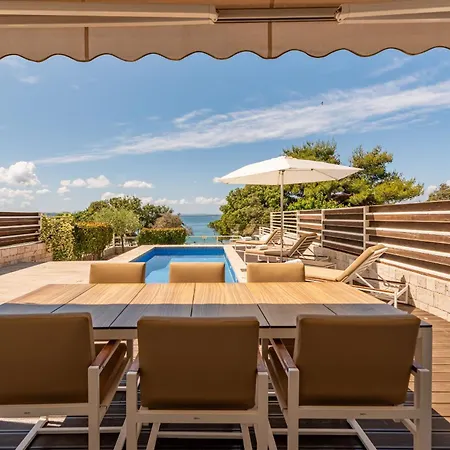 Calla Zadarvillas * 佩特坎内